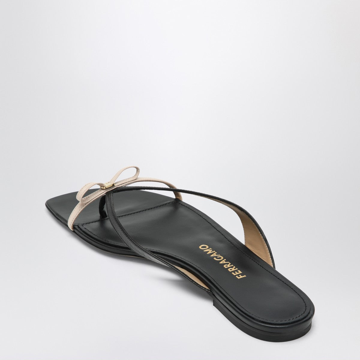 Ferragamo Mini Bow flip-flop black and powdery  / narrow fit