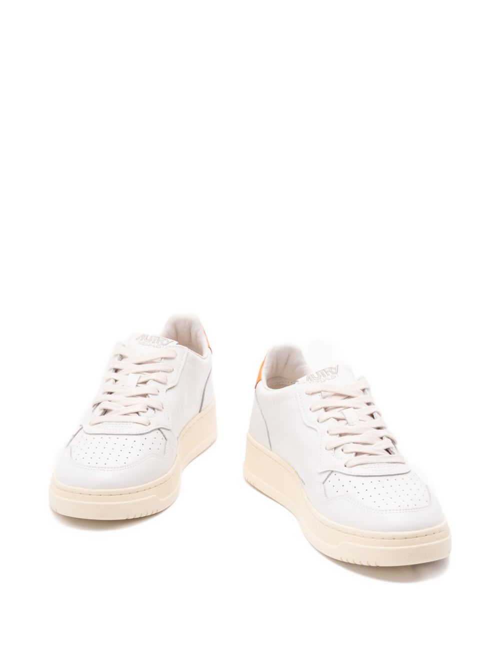Autry MEDALIST LOW SNEAKERS IN WHITE LEATHER AND PARSIMMON ORANGE