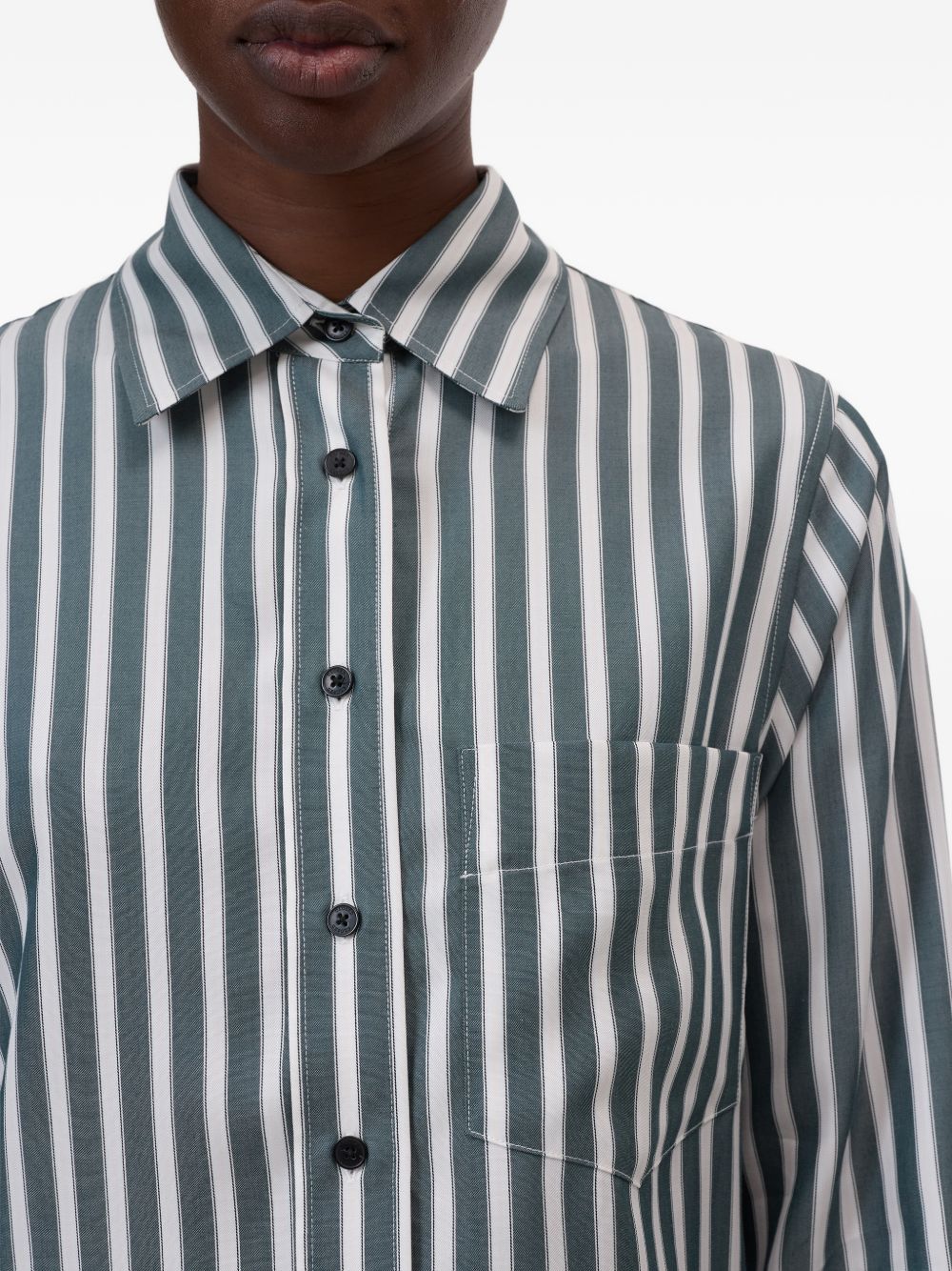 Closed Cropped shirt