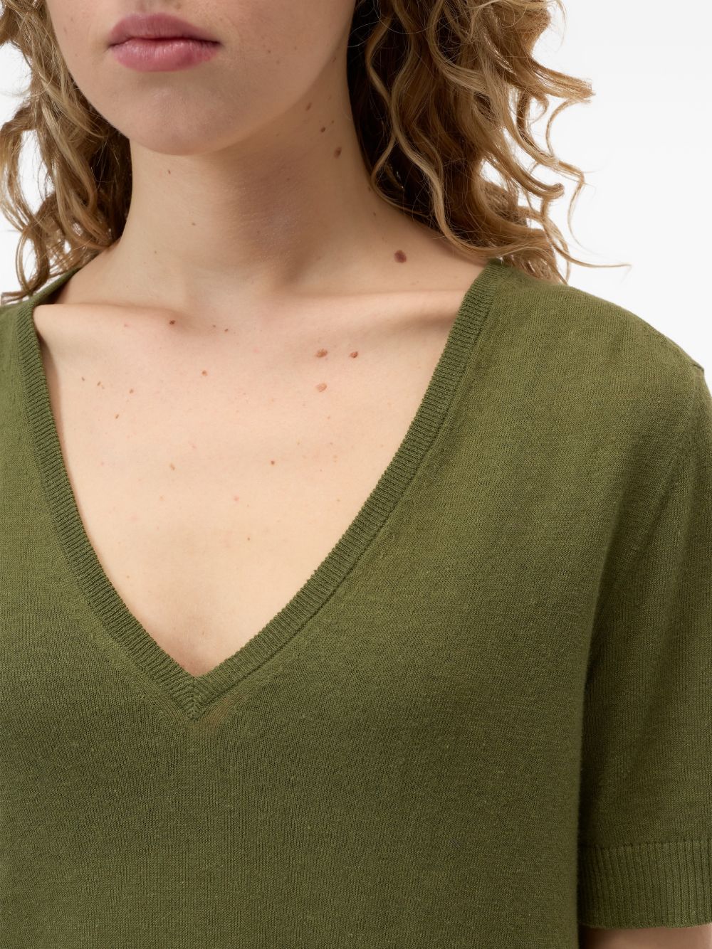 Closed V-neck short sleeves Linen and cotton v-necked sweater