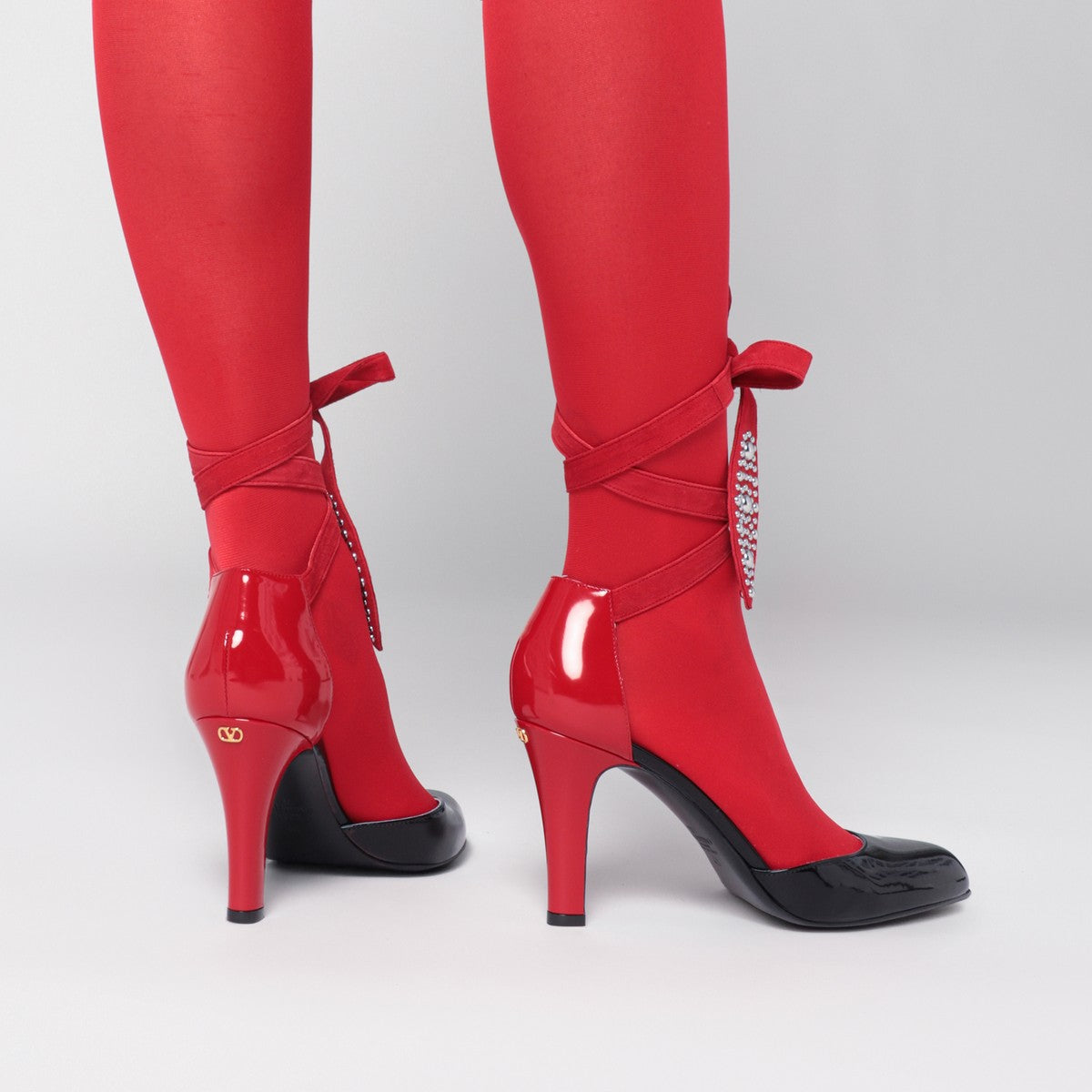 Valentino Garavani Black and red Foliefoliage décolleté