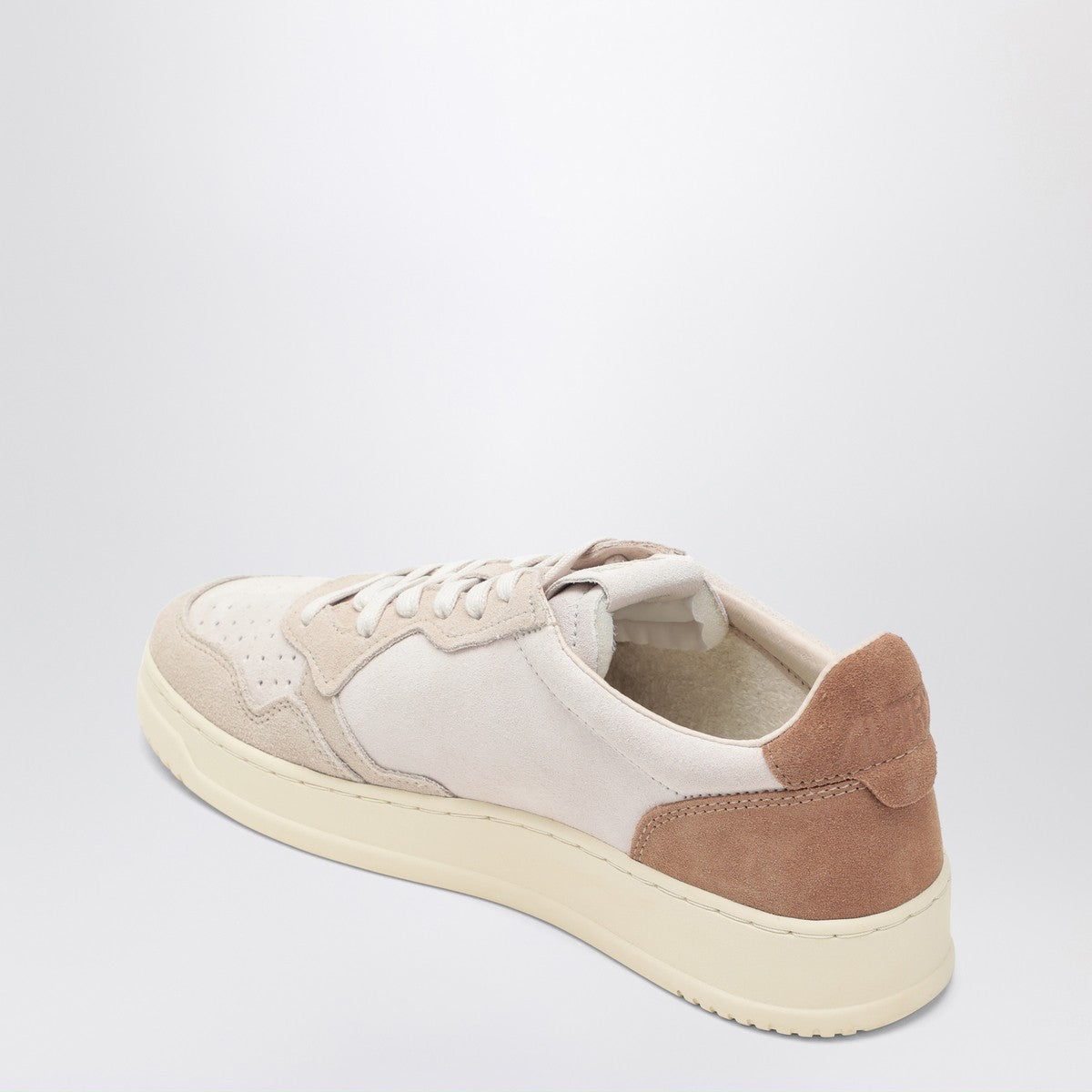AUTRY Medalist trainer in Sand/Cigar leather and suede