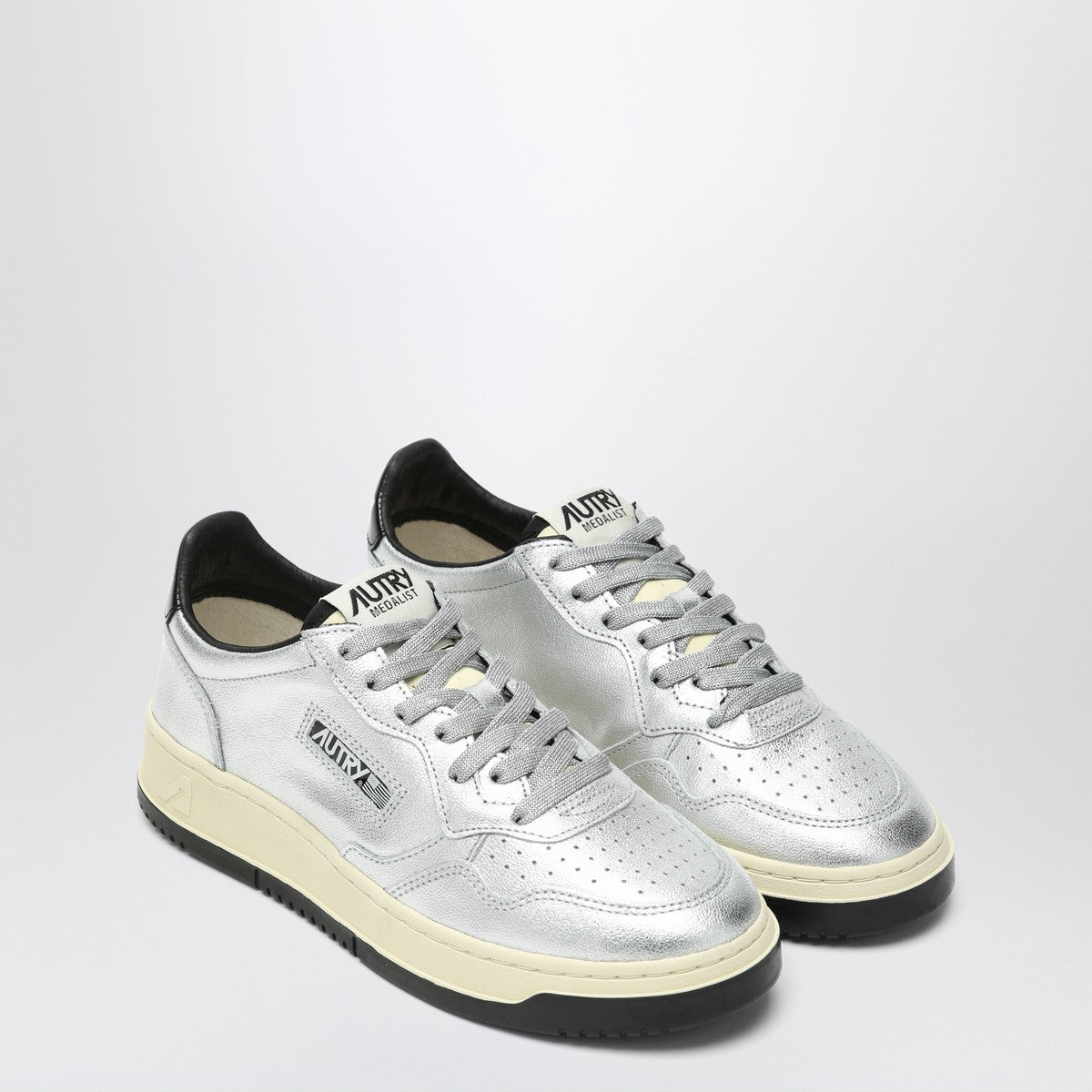 AUTRY Sneaker Medalist in silver leather