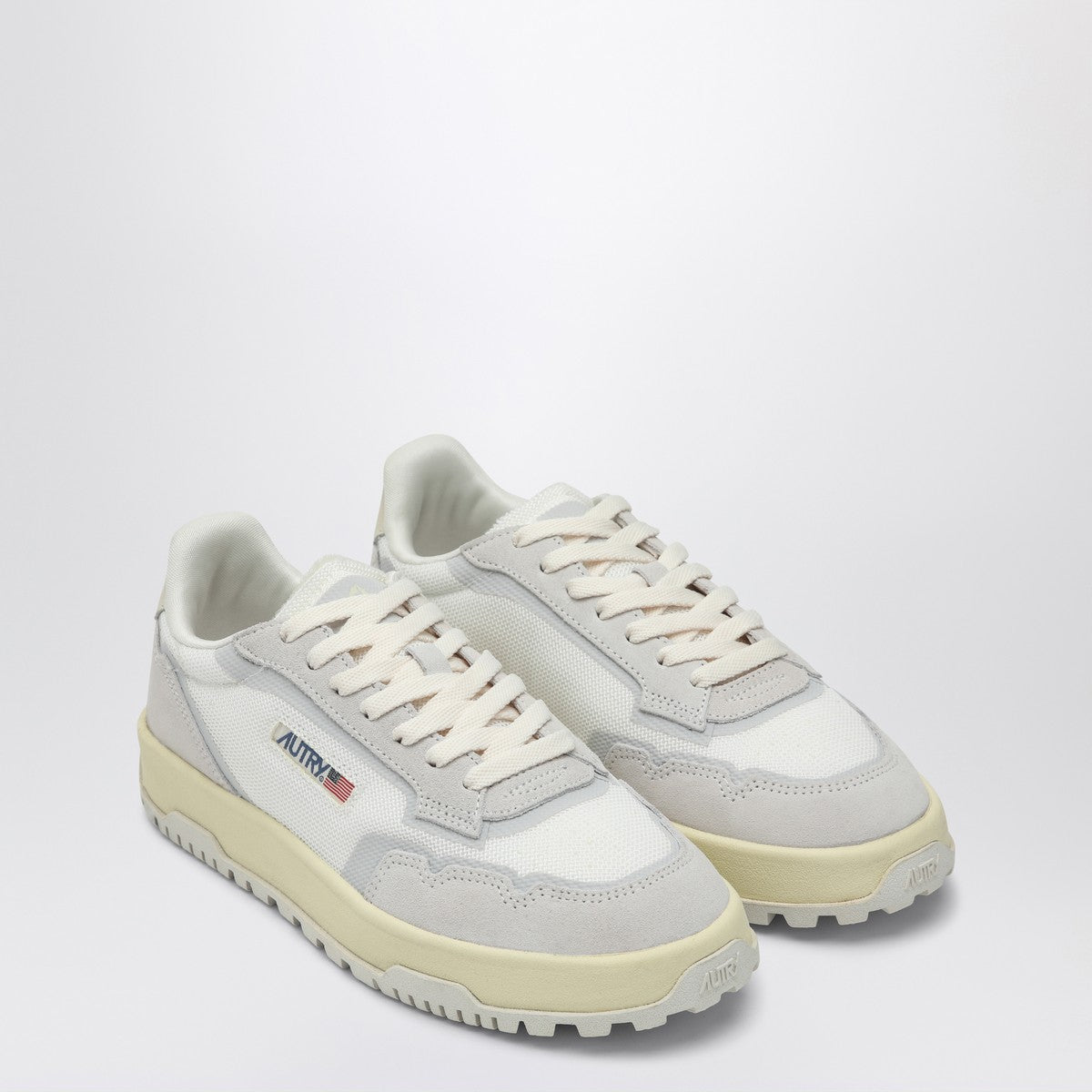 AUTRY White/grey leather and mesh low CLC trainer