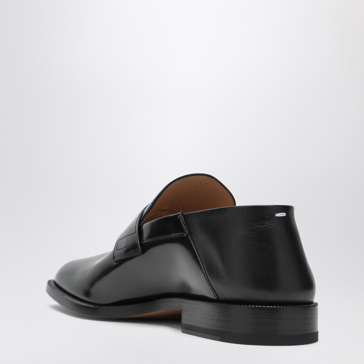 Maison Margiela Tabi loafer in black leather